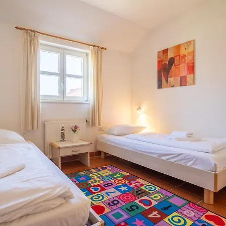 Rugana - Klassik Mit 2 Schlafzimmern Und Terrasse C50